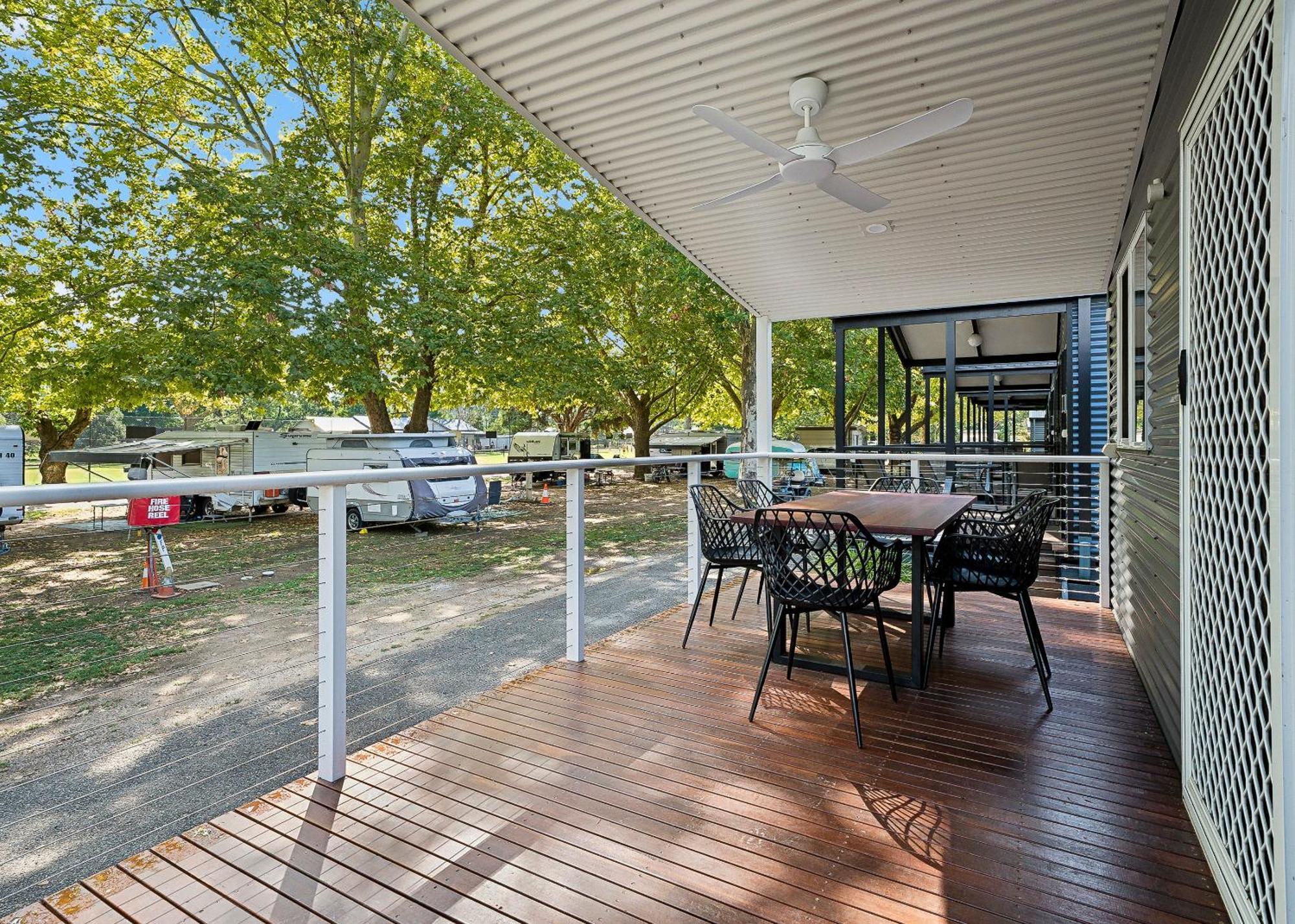 Myrtleford Holiday Park Екстер'єр фото